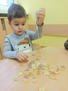 Ćwiczenia wspomagające rozwój motoryki małej