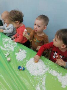 Zabawy sensoryczne ze śniegiem – grupa II