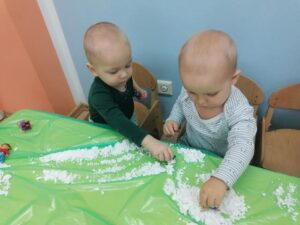 Zabawy sensoryczne ze śniegiem – grupa II
