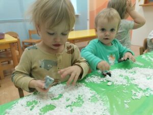Zabawy sensoryczne ze śniegiem – grupa II