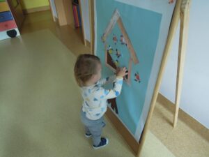 Karmnik dla ptaszków - praca plastyczna