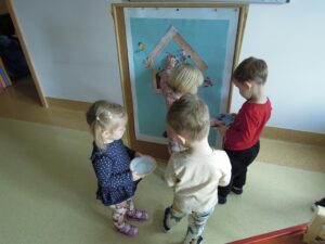 Karmnik dla ptaszków - praca plastyczna